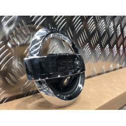 Эмблема под камеру Nissan Rogue X-TRAIL Нисан Рог 2014-2022 г. 62890-4BA0A